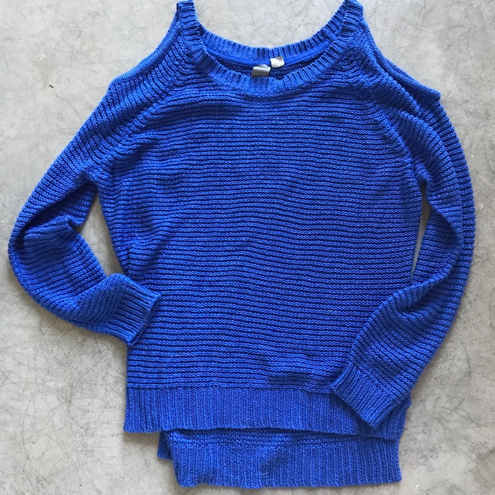 Cold shouldered sweater